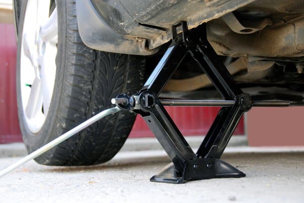 The Ultimate Guide to Choosing the Right Car Jack: Types, Features, and Safety Tips
